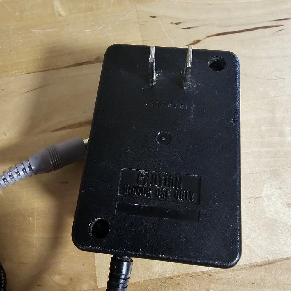 Genuine OEM Nintendo AC Adapter Model SNS-002 Input 120 VAC Output 10 VDC 850mA